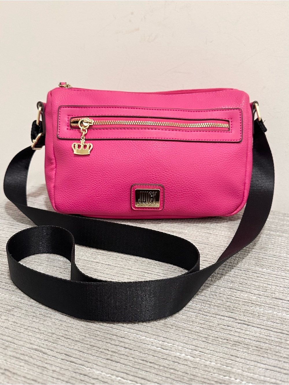 Juicy Couture Preppy Pink Crossbody Bag Gold Tone Crown Hardware Medium Purse